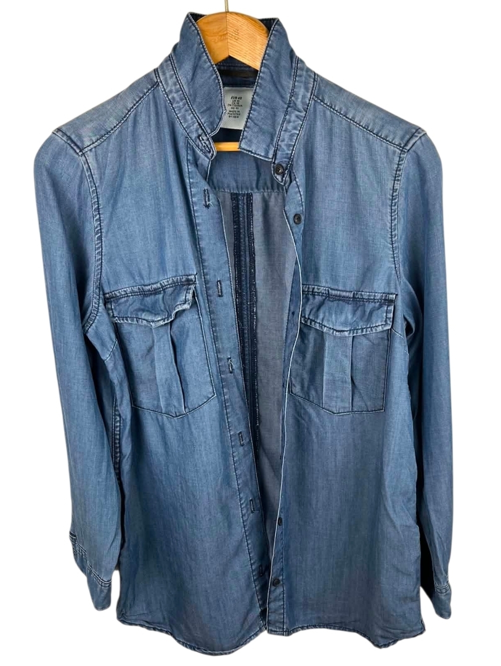 H&M Classic Medium Wash Denim Button Down Shirt - Size 10. #289